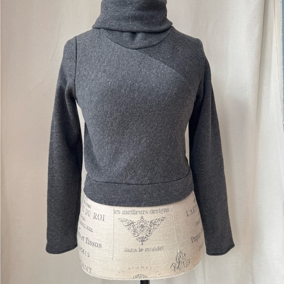 ALO yoga Soleil cropped turtleneck XS charcoal fleece - Picture 2 of 9
